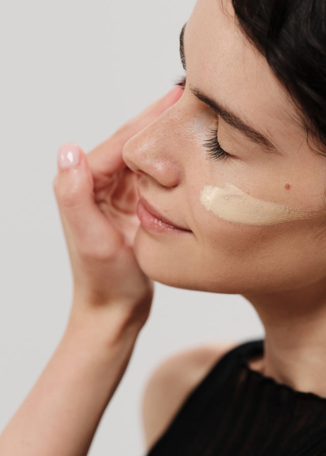 Sunlight Mat Tinted Dry Touch Fluid SPF50+