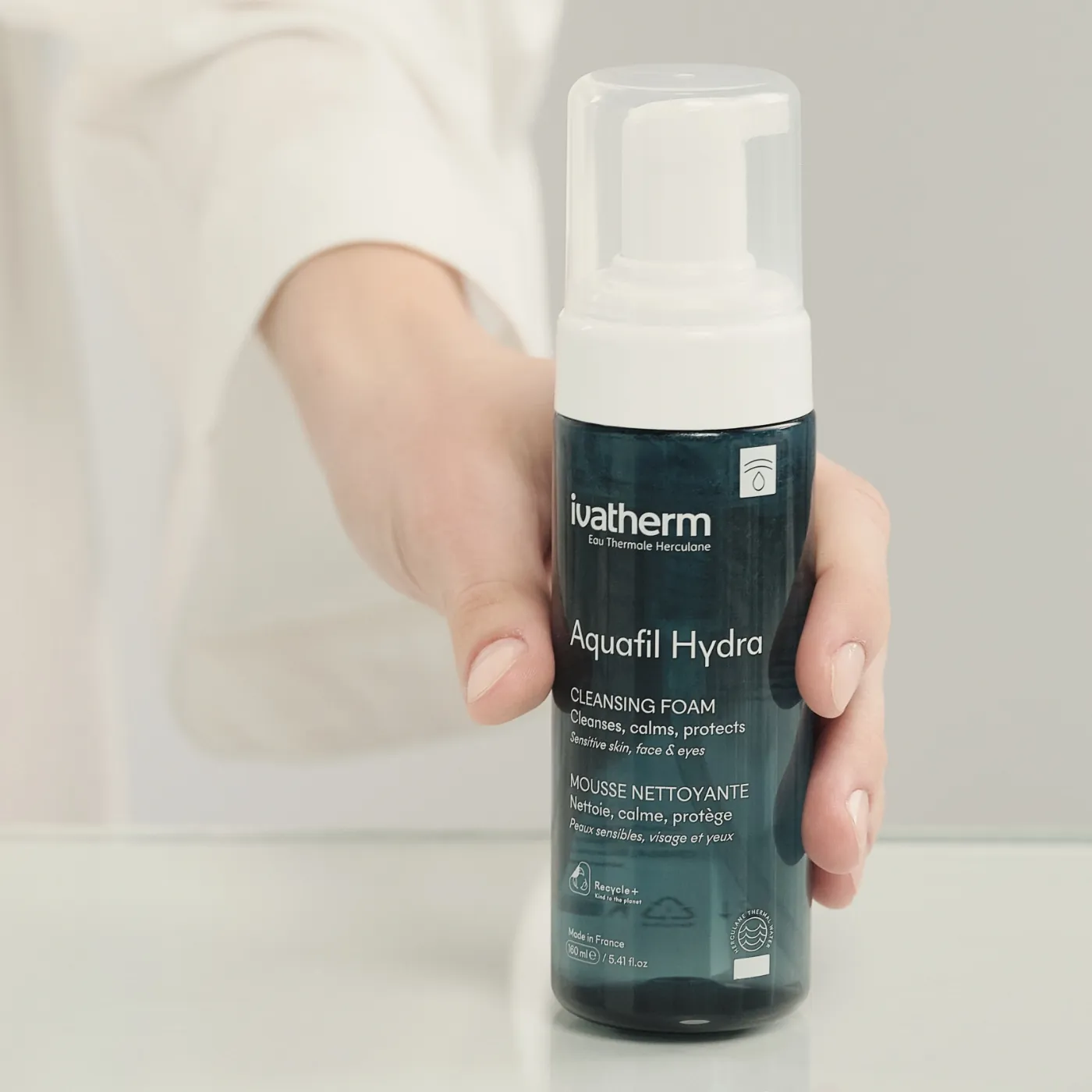 Aquafil Hydra <br> Cleansing Foam - Image 2