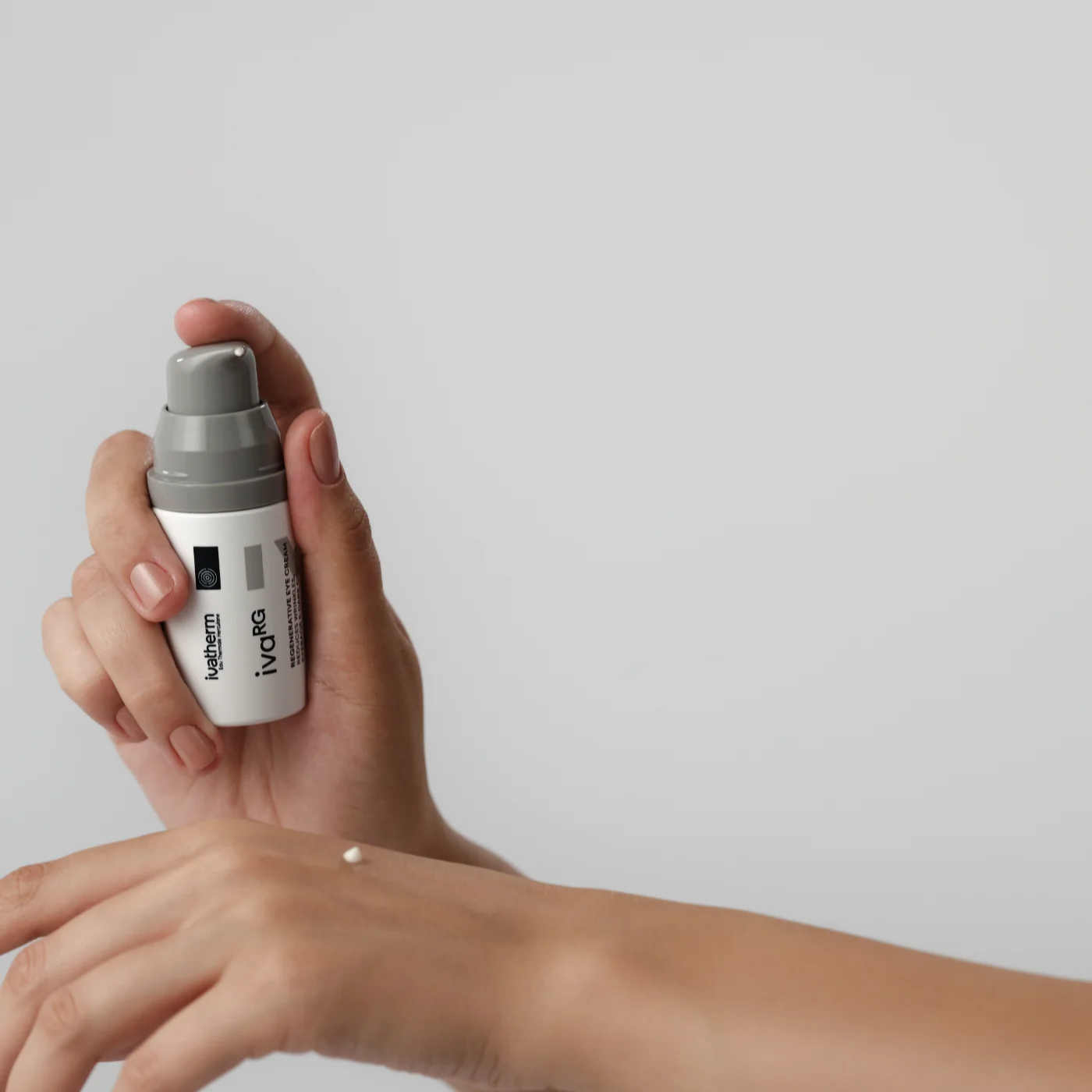 ivaRG <br> REGENERATIVE EYE CREAM - Image 2