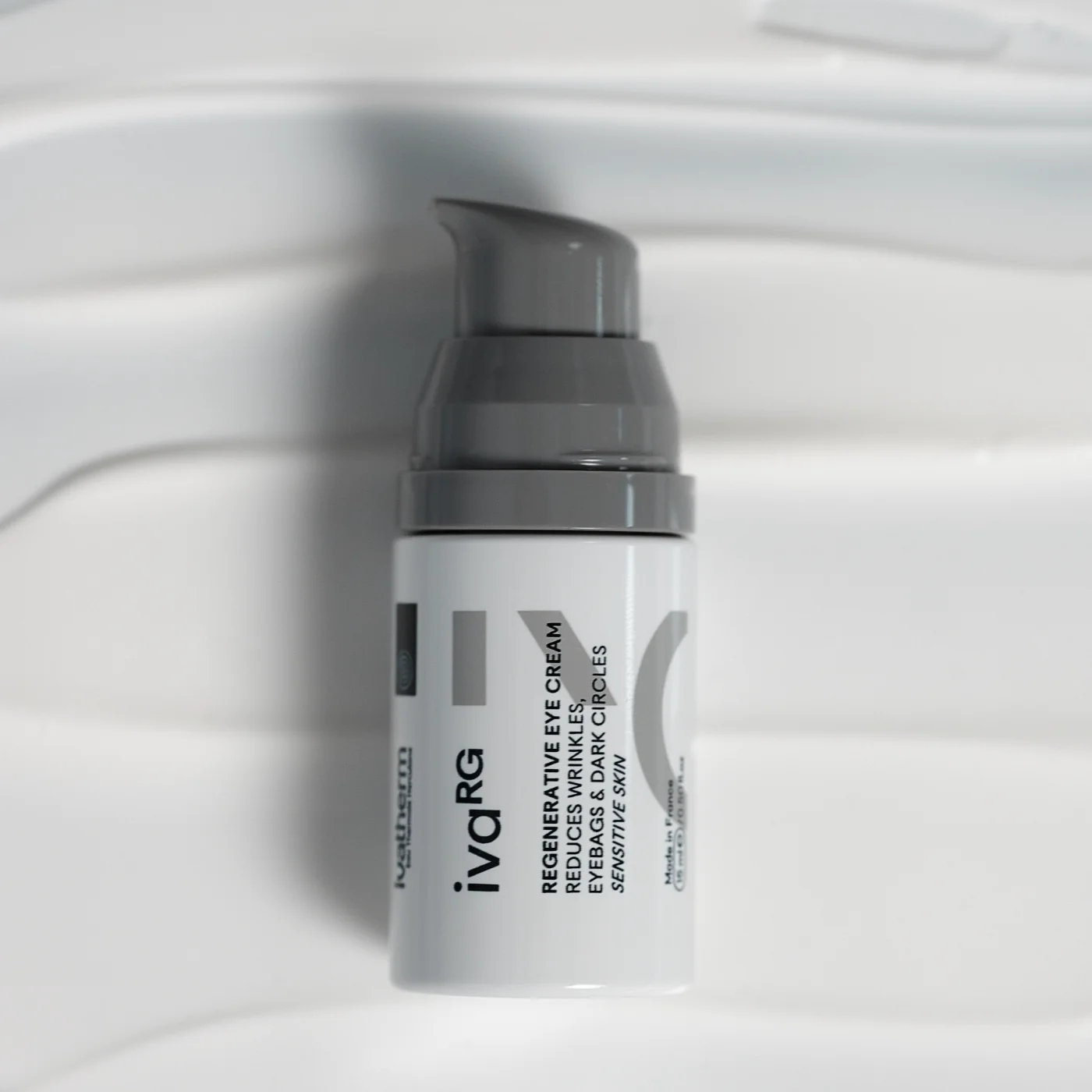ivaRG <br> REGENERATIVE EYE CREAM - Image 3