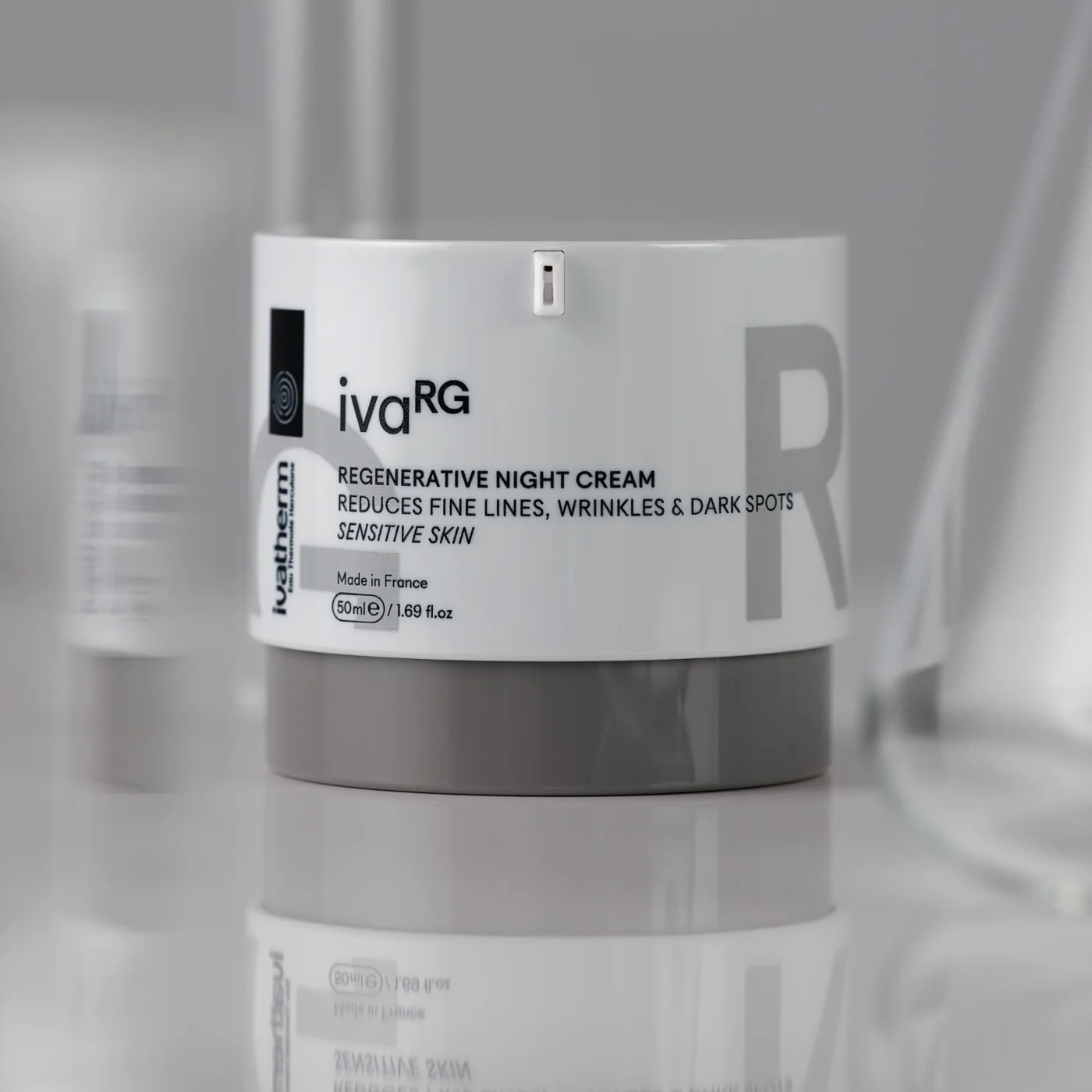 ivaRG <br> REGENERATIVE NIGHT CREAM - Image 3